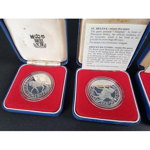 512 - Coins: five 1977 Elizabeth II Silver Jubilee crowns, boxed.