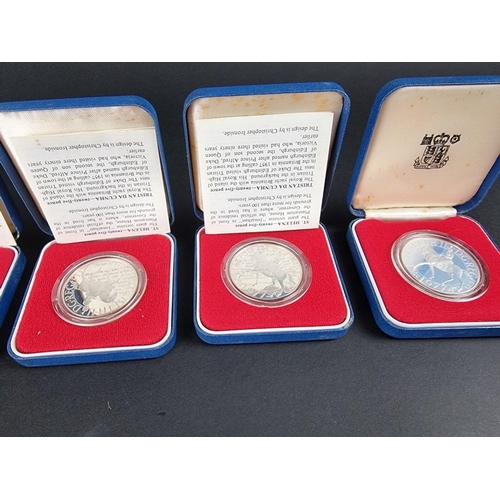 512 - Coins: five 1977 Elizabeth II Silver Jubilee crowns, boxed.