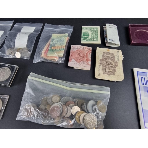 516 - Coins: a quantity of UK and world coins and banknotes.