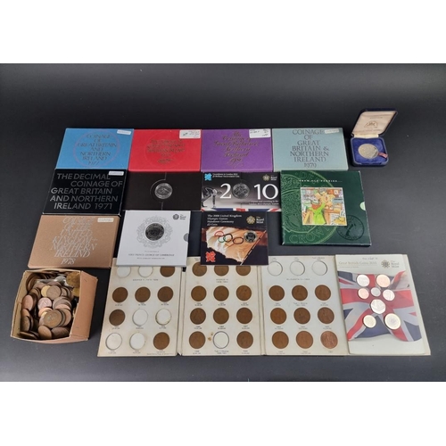 528 - Coins: a quantity of UK coin sets and collectable coins.