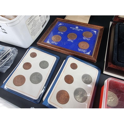 531 - Coins: a quantity of UK and world coins.