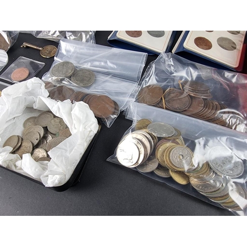 531 - Coins: a quantity of UK and world coins.