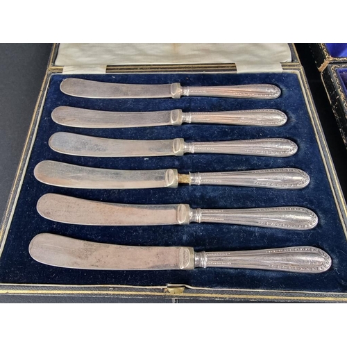 55 - A cased set of six pairs of silver handled tea knives and forks, by William Yates Ltd, Sheffield 191... 