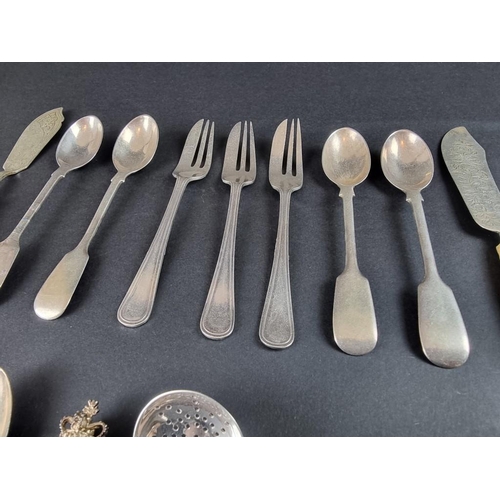 74 - A quantity of silver and silver mounted cutlery, 190g weighable.