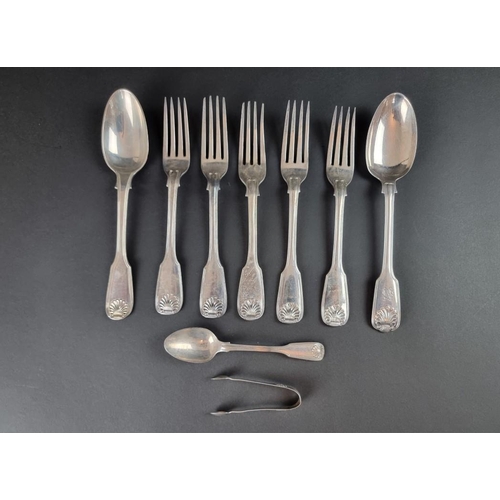 75 - Nine items of William IV and later fiddle, thread and shell silver cutlery, different dates and make... 