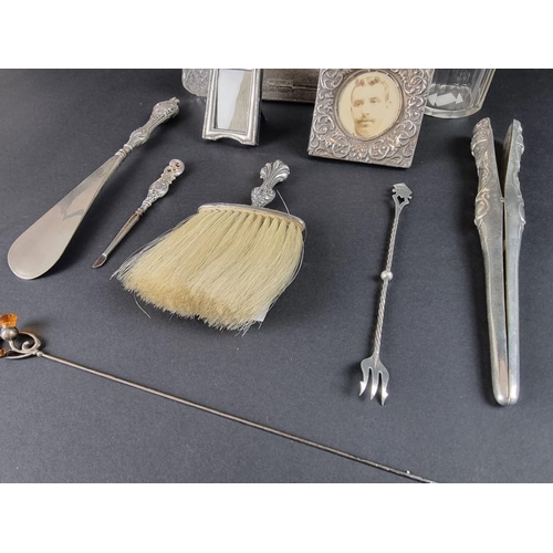 80 - A mixed group of silver and silver mounted items, to include: a pair of Victorian glove stretchers, ... 