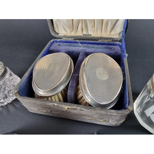 80 - A mixed group of silver and silver mounted items, to include: a pair of Victorian glove stretchers, ... 