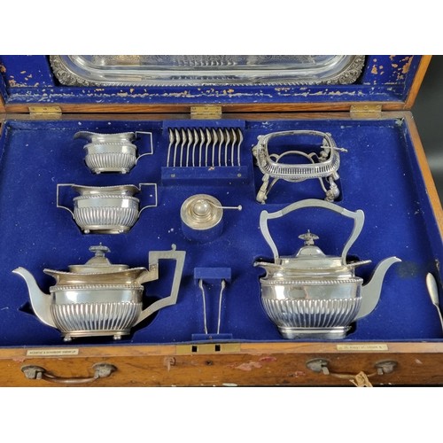 35 - An impressive Edwardian silver tea set, by Goldsmiths & Silversmiths Co Ltd, London 1906, compri... 