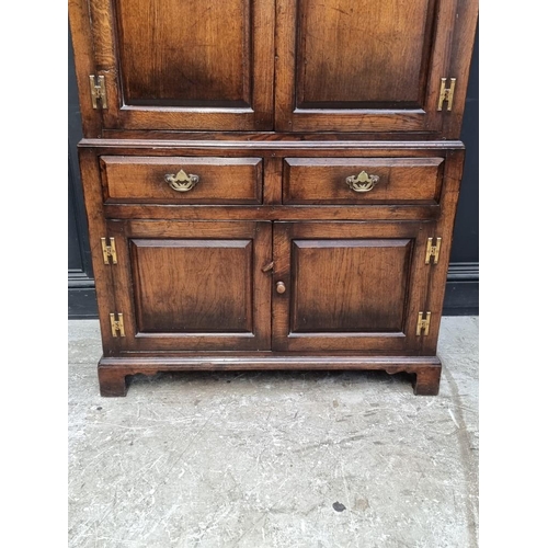 1099 - A good reproduction 'Ipswich' oak press cupboard, 103cm wide.