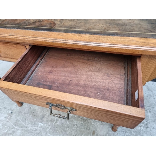 1019 - An Edwardian oak desk, 106.5cm wide.