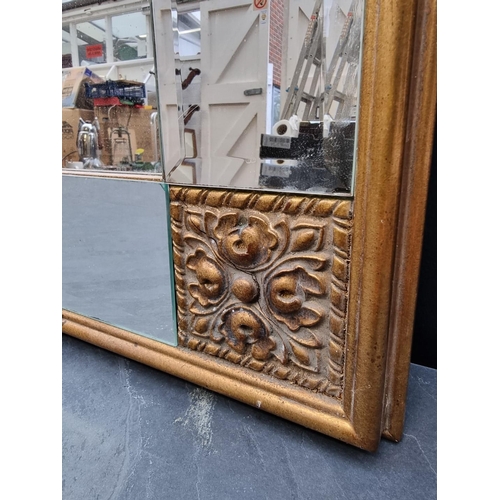 1031 - A gilt gesso framed wall mirror, 73.5 x 63.5cm.