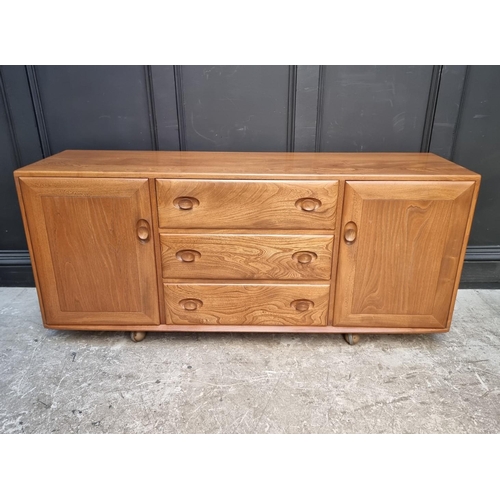 1090 - A vintage Ercol elm side cabinet, 155.5cm wide.