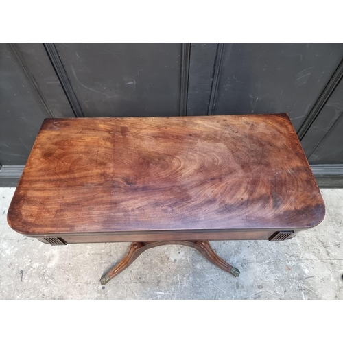 1124 - A George IV mahogany pedestal card table, 91.5cm wide.