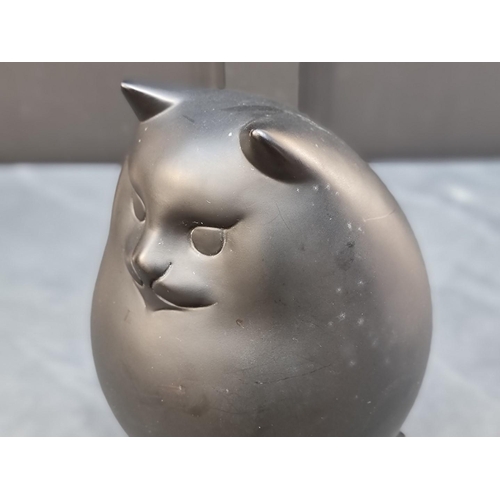 1431 - Richard Recchia, 'Cat', 30cm high.