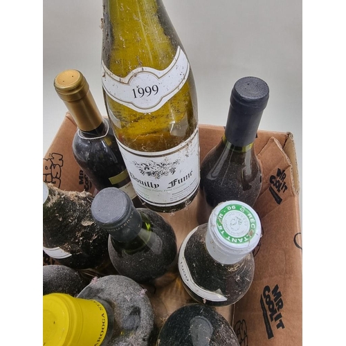 141 - A mixed group of White Wine, to include four 75cl bottle of Pouilly Fume, 1999. (15)... 