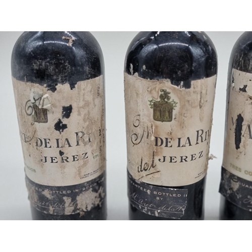 7 - Four half bottles of Tres Cortados Sherry, Antonio de la Riva, 1940s bottling. (4)