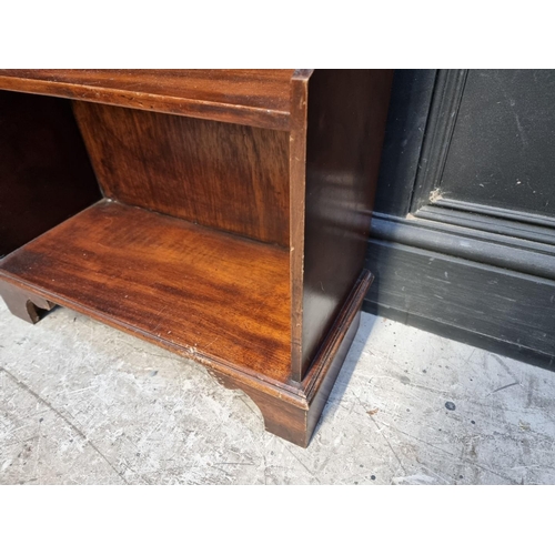 1015 - A small mahogany waterfall bookcase, 94 high x 55cm wide.