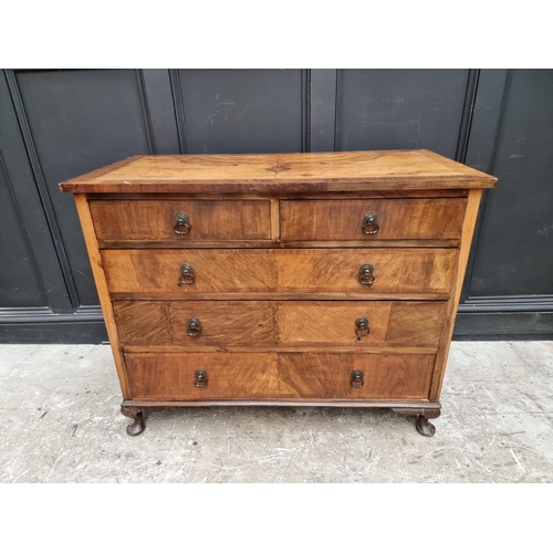 1017 - A 1930s walnut chest of drawers, 106.5cm wide.