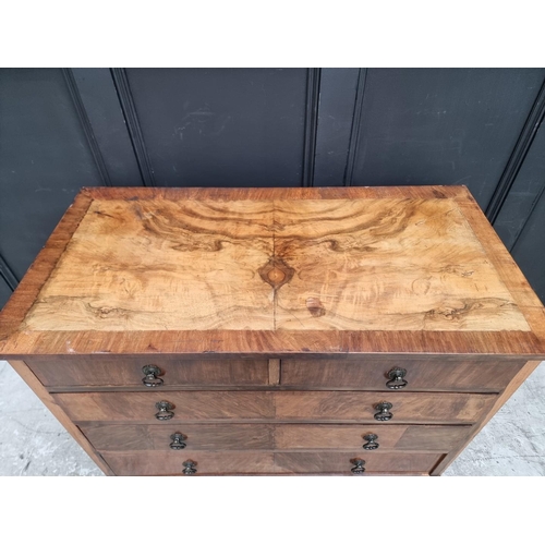 1017 - A 1930s walnut chest of drawers, 106.5cm wide.