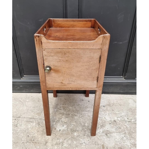 1059 - A George III mahogany tray top bedside cupboard, 38cm wide.