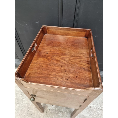 1059 - A George III mahogany tray top bedside cupboard, 38cm wide.