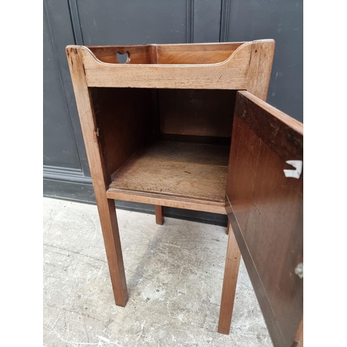 1059 - A George III mahogany tray top bedside cupboard, 38cm wide.