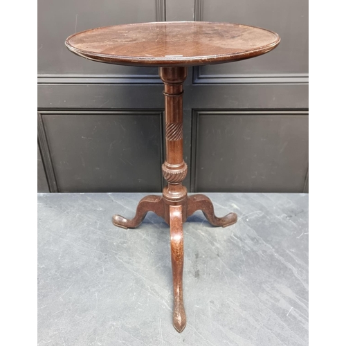 1069 - A George III mahogany circular tripod table, with dished top, 48.5cm diameter. ... 