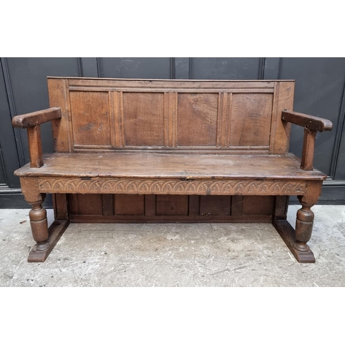 1080 - An antique oak and elm settle, 156cm wide.