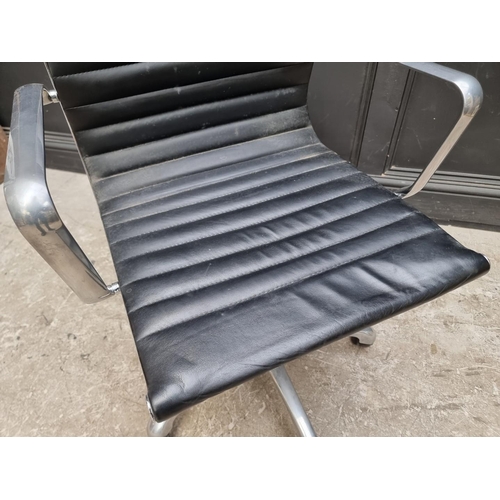 1084 - A contemporary chrome and black leather desk chair.