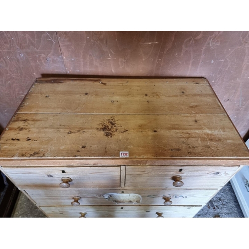 1132 - A Victorian pine chest of drawers, 93cm wide.