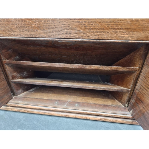 1173 - A 1920s HMV oak table top gramophone.