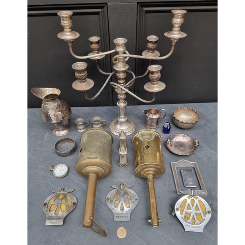 1217 - A mixed lot of metalware, to include two brass meat jacks; electroplate; and AA car radiator badges.... 