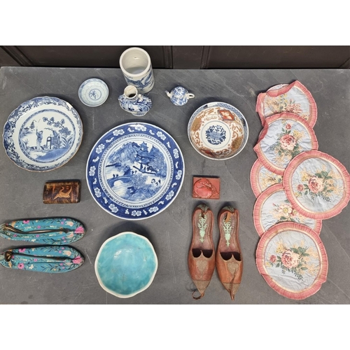 1223 - A mixed group of Chinese and other Eastern items. 