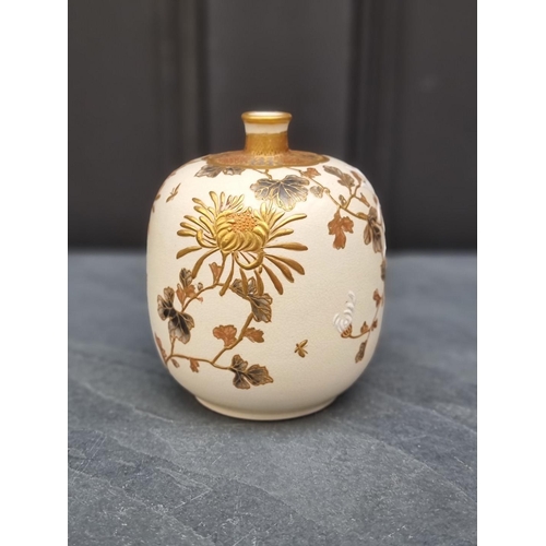 1347 - A good Japanese Satsuma ovoid vase, signed to base, 11.5cm high.