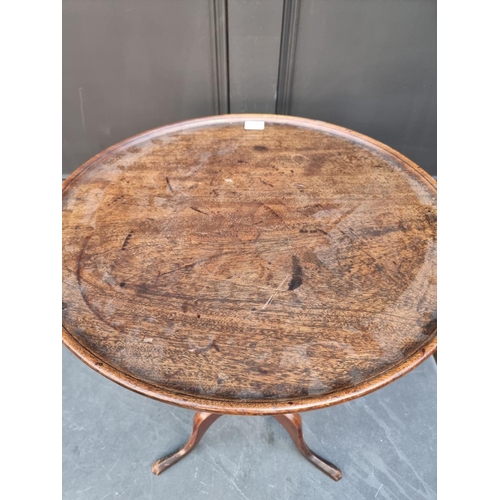 1067 - An early 19th century mahogany circular tilt top tripod table, with dished top, 51cm diameter.&... 