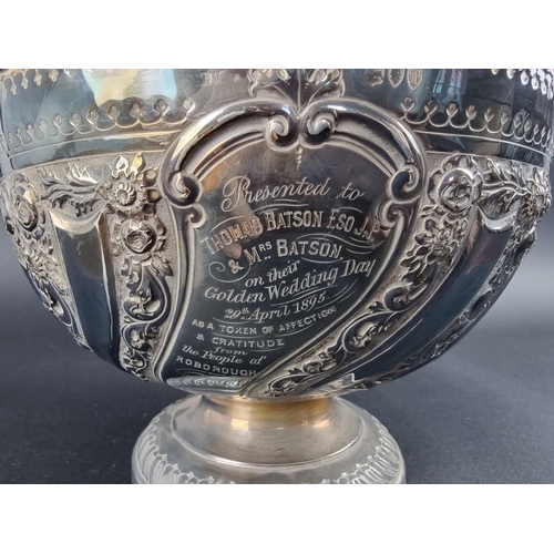 660 - A Victorian silver pedestal bowl, by Josiah Williams & Co, London 1894, 24cm diameter, 860g.... 