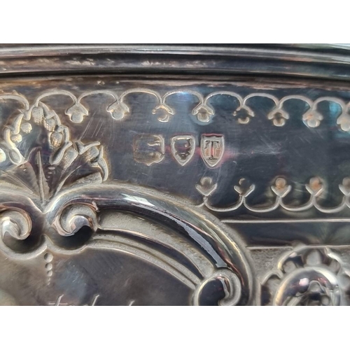 660 - A Victorian silver pedestal bowl, by Josiah Williams & Co, London 1894, 24cm diameter, 860g.... 