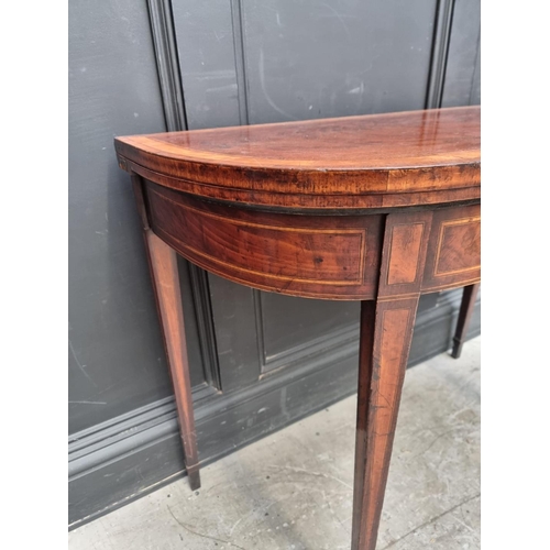 1255 - An George III mahogany and inlaid 'D' shaped card table, with double gateleg action, 91.5cm wide.... 