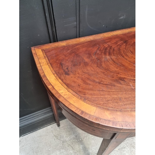 1255 - An George III mahogany and inlaid 'D' shaped card table, with double gateleg action, 91.5cm wide.... 