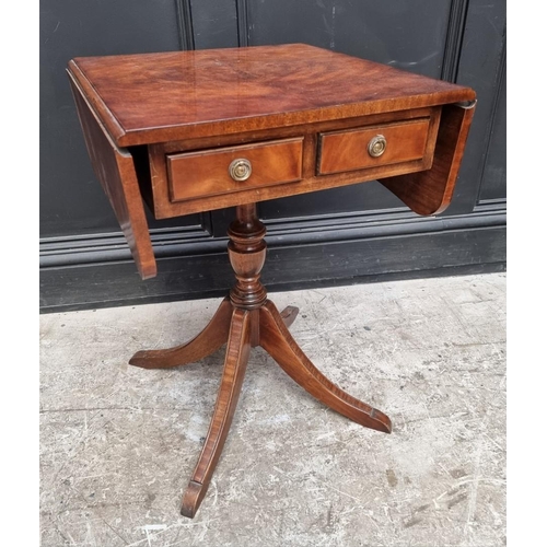 1261 - A small reproduction mahogany drop leaf pedestal table, by Reprodux, 46.5cm wide when close.... 