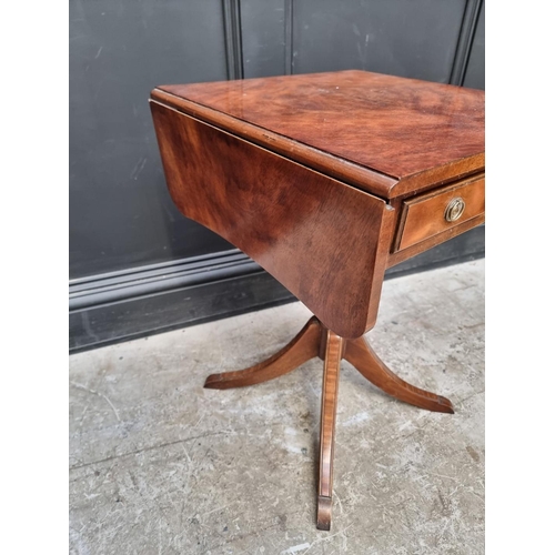 1261 - A small reproduction mahogany drop leaf pedestal table, by Reprodux, 46.5cm wide when close.... 