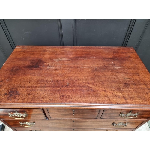 1269 - A George III mahogany chest of drawers, 99.5cm wide.