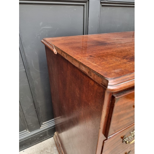 1269 - A George III mahogany chest of drawers, 99.5cm wide.