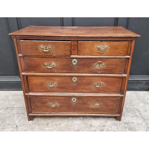 1272 - An 18th century oak chest of drawers, 97cm wide.