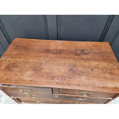 1272 - An 18th century oak chest of drawers, 97cm wide.