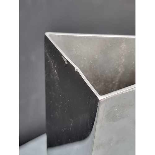 1386 - An Allessi 'Crevasse' stainless vase, by Zaha Hadid, 42cm high, (small dent).