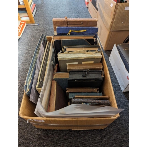 307 - PHOTOGRAPH ALBUMS: approx 18 misc. photograph/snapshot albums in one box, late 19th-20thc, various s... 