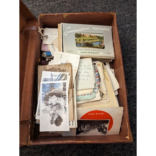 332 - POSTCARDS & CORRESPONDENCE: collection in small old leather case. 