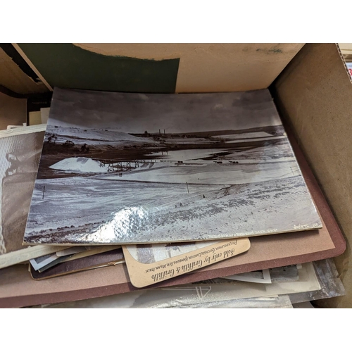 357 - PHOTOGRAPHS: a mixed quantity of 19th-20thc photographic material in small box, including some ... 