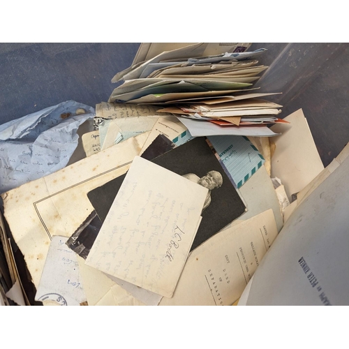 370 - CORRESPONDENCE/EPHEMERA: quantity in box. 